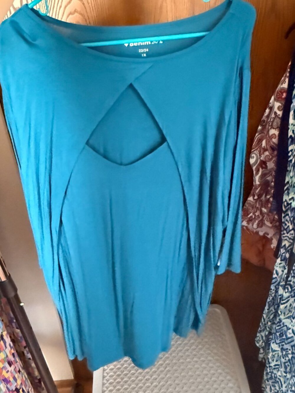 Denim 24/7 22/24 NWT Teal Keyhole Crossover Knit Top